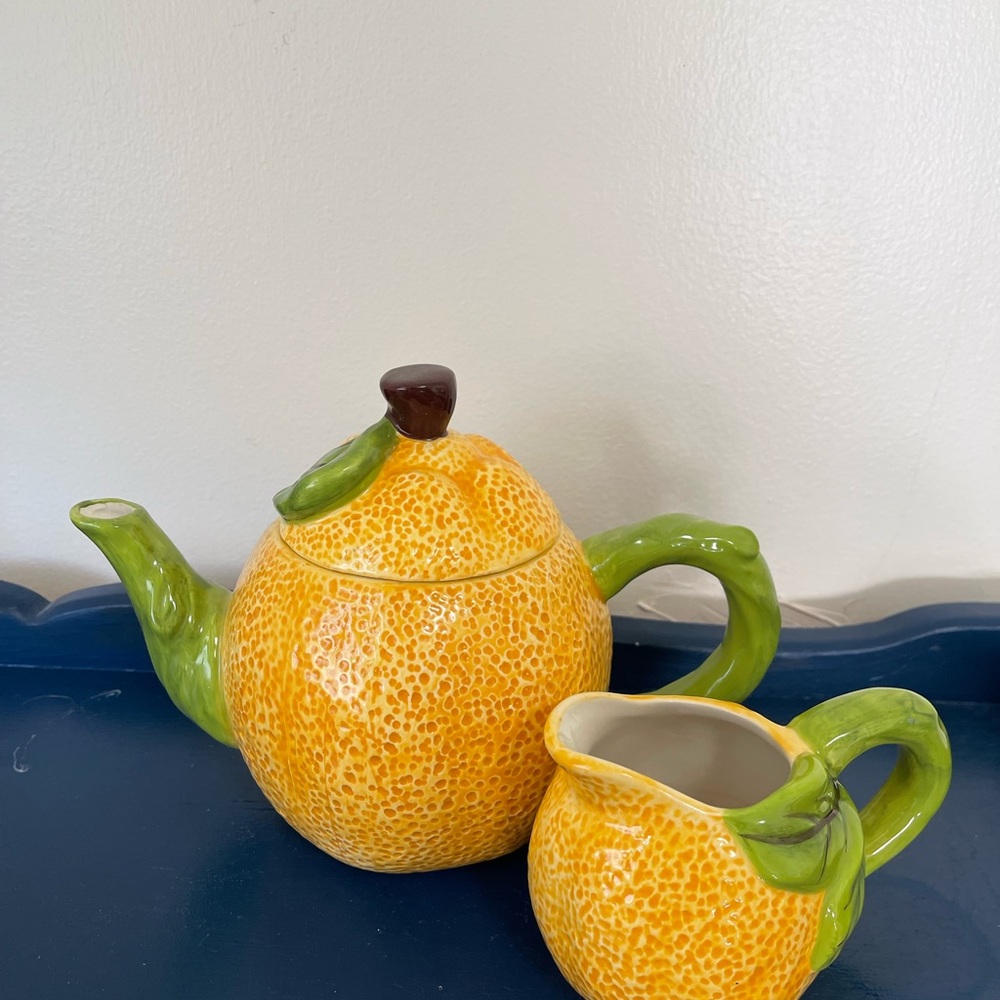 Lemon-Themed Teapot and Creamer Set
